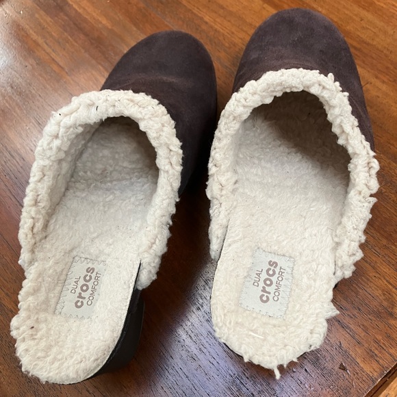 Crocs Brown Suede Wedge FauxFur - excellent shape-like new-no wear/no scuffs! 8s - Picture 7 of 7